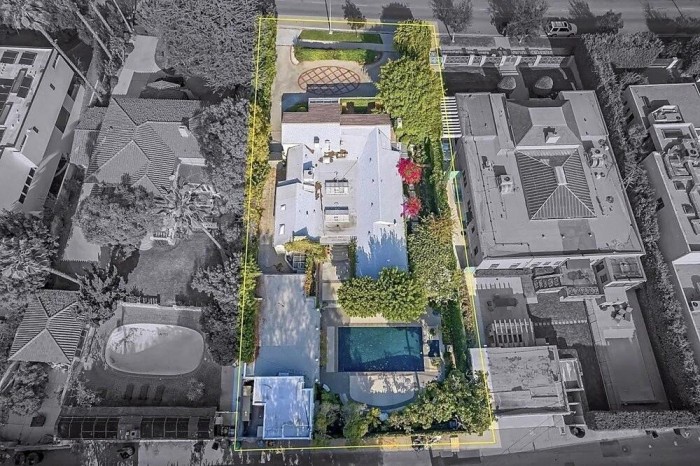 Məşhur aktyorun malikanəsi satışa çıxarıldı - FOTOLAR